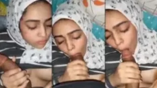 Crotin di Muka Cewek Jilbab Putih Abis Nyepong Otong Gede