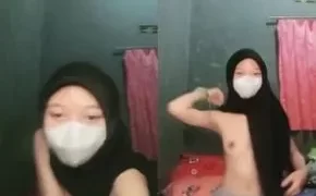 Bokep Indo Dedek Jilbab Telanjang Dada di Dream Live