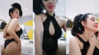 Bokep Indo Pamer Panta Body Sexy Menggoda Tante Kimaya